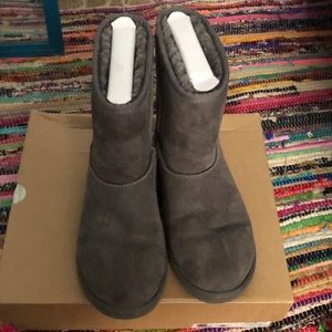 Grey short ugg boots
